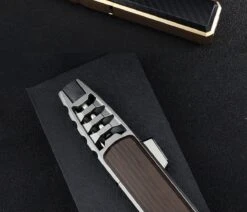 Merkloos Turbo Jetflame Aansteker - Gasbrander - Vuurwerk Torch - Crème Brûlée Brander - BBQ En Sigaren Aansteker - Windproof - Walnoothout Met Grijze Metalen Behuizing 8 Merkloos Turbo Jetflame Aansteker - Gasbrander - Vuurwerk Torch - Crème Brûlée Brander - BBQ En Sigaren Aansteker - Windproof - Walnoothout Met Grijze Metalen Behuizing -Barbecue Series Winkel 1200x1028 1