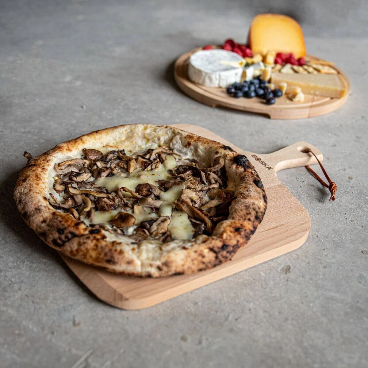 Boska Pizzaschep Amigo - Voor warme en koude pizza - Kort handvat - Beukenhout - 30 cm breed Boska Pizzaschep Amigo - Voor Warme En Koude Pizza - Kort Handvat - Beukenhout - 30 Cm Breed -Barbecue Series Winkel 1200x1200 248