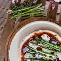 Boska Pizzaplank Friends L - BBQ Accessoires - Eikenhout - Handige Opvanggeul - Ø 34 Cm -Barbecue Series Winkel 1200x1200 334