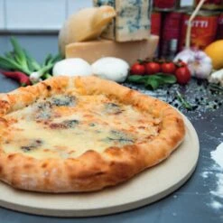 Boska Pizzasteen Deluxe - Voor Oven & BBQ - Knapperige Pizza's - Ø 29.5 Cm - BBQ Accessoires -Barbecue Series Winkel 1200x1200 369