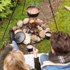 Esschert Design - Driepoot Met Ketting - Haardvuur Accessoires - Staal - Zwart -Barbecue Series Winkel 1200x1200 589