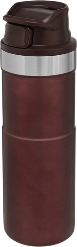 Stanley Trigger-Action Travel Mug 0.47L - Thermosfles - Wine -Barbecue Series Winkel 375x1200 1
