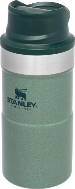 Stanley The Trigger-Action Travel Mug 0,25L - Thermosfles - Hammertone Green 6 Stanley The Trigger-Action Travel Mug 0,25L - Thermosfles - Hammertone Green -Barbecue Series Winkel 478x1200 1