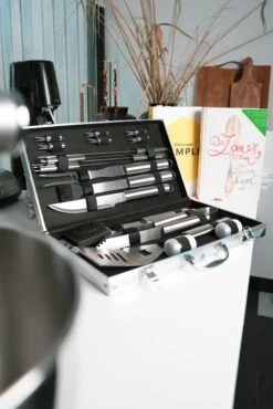 Sens Design BBQ Accesoires - 18 Delig - BBQ Gereedschapset Koffer 6 Sens Design BBQ Accesoires - 18 Delig - BBQ Gereedschapset Koffer -Barbecue Series Winkel 801x1200 1